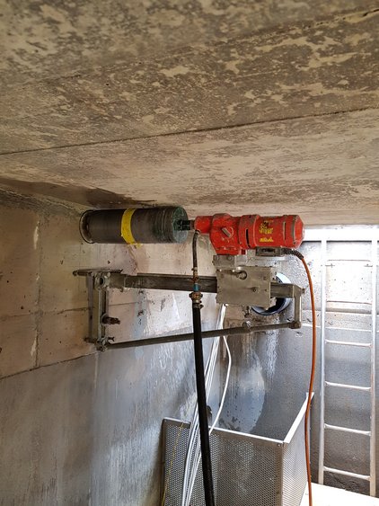 Kernbohrung Schwimmbad