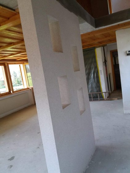 Betonwand in Wohnstube (fertig verputzt)