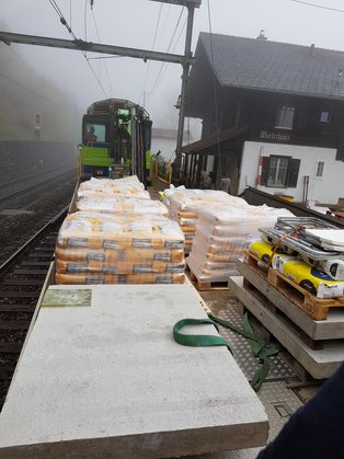 Materiallieferung mit Zug