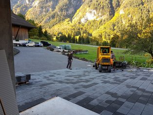 Wandfluh Steine maschinell verlegen