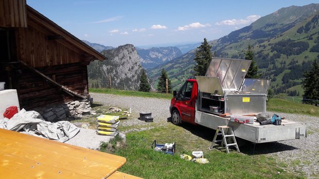 Kiste mit Bus Diemtigtal