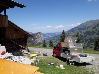 Kiste mit Bus Diemtigtal