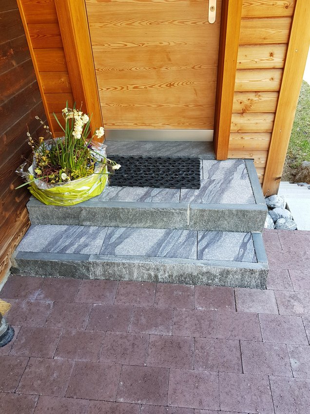 Eingangstreppe Gilgen